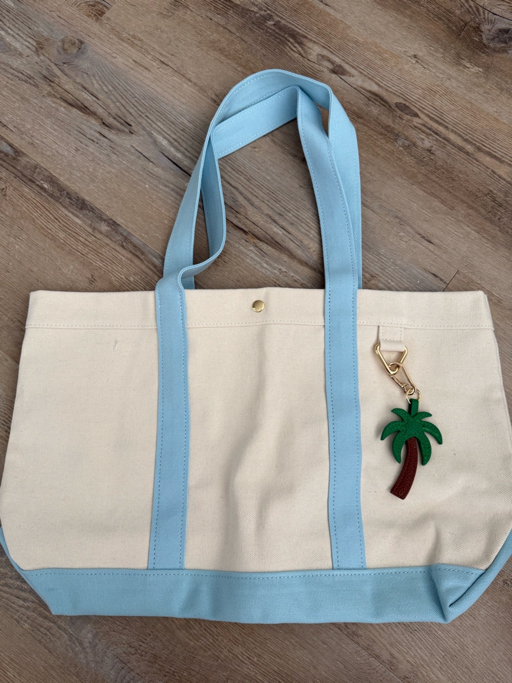NWOT baublebar canvas tote bag in cream & light blue straps & palm tree charm